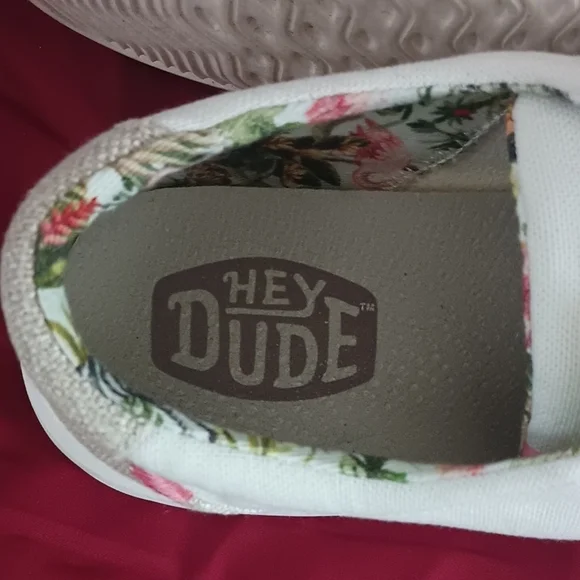 Hey Dude Women's White and Pink Sneakers Size 10W Great Condition 🌺 Spring - Picture 2 of 10